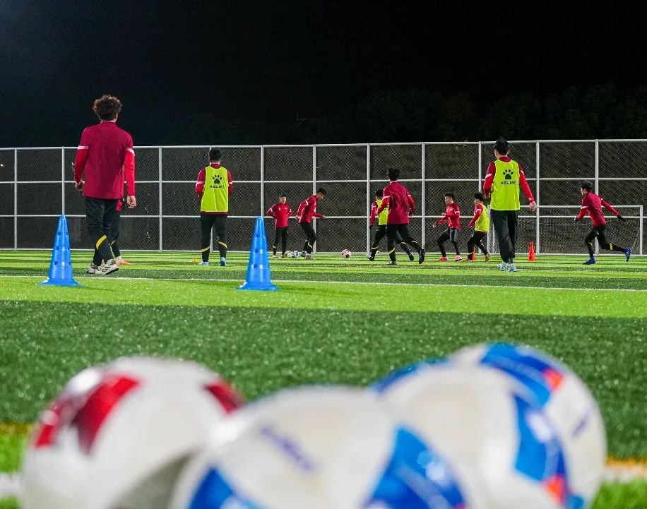 德甲生涯第10次戴帽，凯恩赛后将比赛用球带走收藏