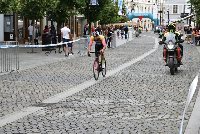 法国足坛最年轻职业球员：尤文马竞关注昂热15岁前锋迪亚洛